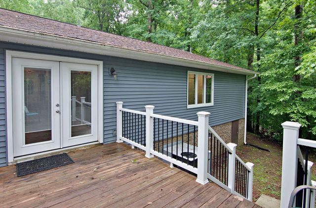 1279 Coneross Point Drive, Seneca, SC 29678