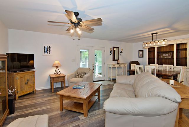 1279 Coneross Point Drive, Seneca, SC 29678