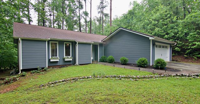 1279 Coneross Point Drive, Seneca, SC 29678
