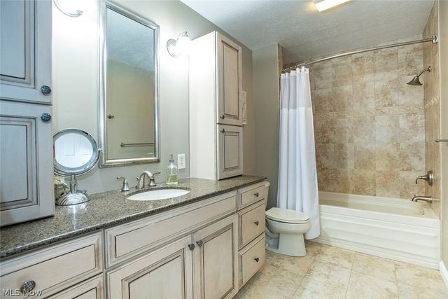 3090 Sourek Road, Akron, OH 44333