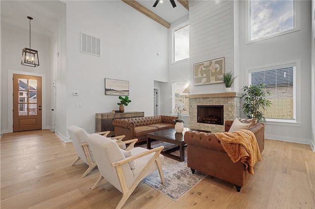 310 Jenna Lane, Gravette, AR 72736