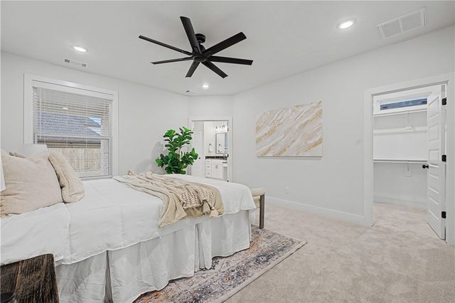 310 Jenna Lane, Gravette, AR 72736