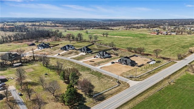 310 Jenna Lane, Gravette, AR 72736