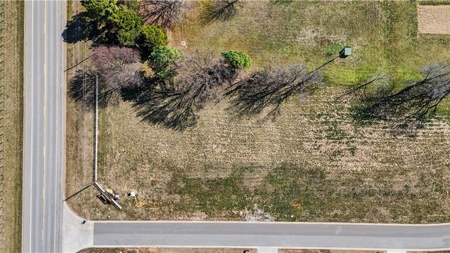 310 Jenna Lane, Gravette, AR 72736