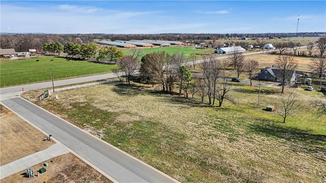 310 Jenna Lane, Gravette, AR 72736