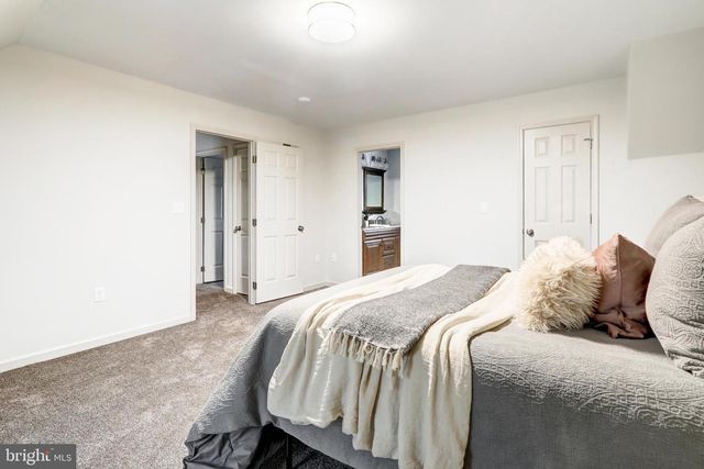 152 KINGS GATE DR, Lititz, PA 17543