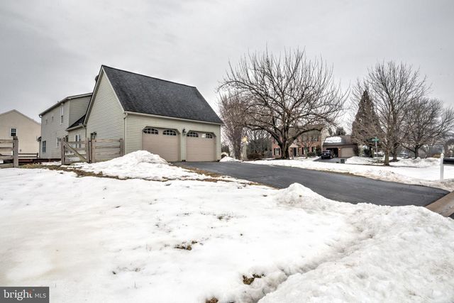 152 KINGS GATE DR, Lititz, PA 17543