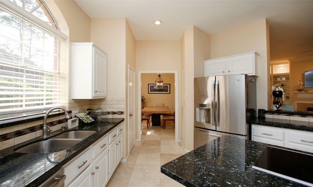 19 E Sunny Slope Circle, The Woodlands, TX 77381