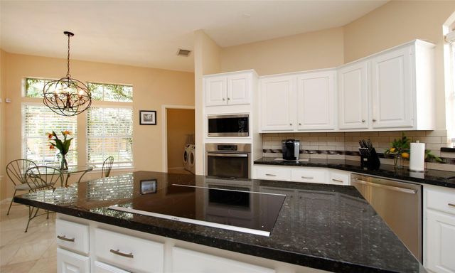 19 E Sunny Slope Circle, The Woodlands, TX 77381