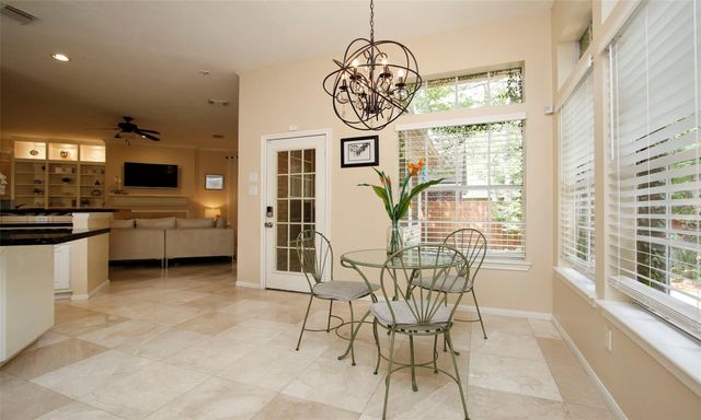 19 E Sunny Slope Circle, The Woodlands, TX 77381
