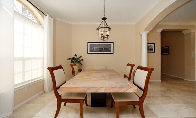 19 E Sunny Slope Circle, The Woodlands, TX 77381