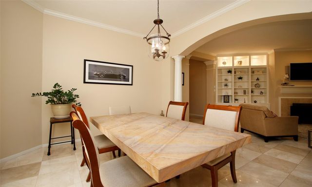 19 E Sunny Slope Circle, The Woodlands, TX 77381