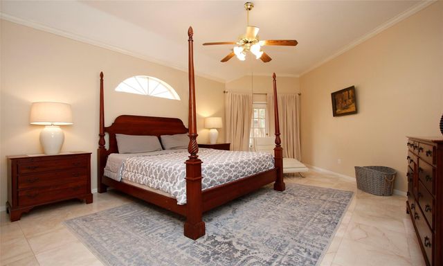 19 E Sunny Slope Circle, The Woodlands, TX 77381