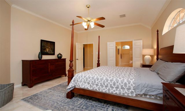19 E Sunny Slope Circle, The Woodlands, TX 77381