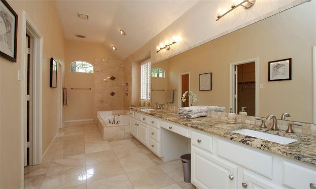 19 E Sunny Slope Circle, The Woodlands, TX 77381