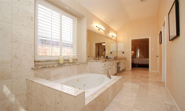 19 E Sunny Slope Circle, The Woodlands, TX 77381