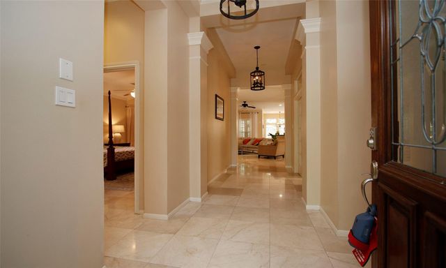 19 E Sunny Slope Circle, The Woodlands, TX 77381