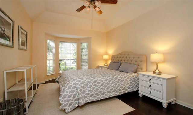 19 E Sunny Slope Circle, The Woodlands, TX 77381