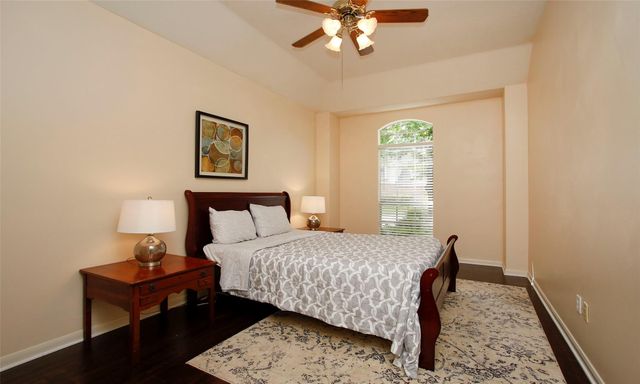 19 E Sunny Slope Circle, The Woodlands, TX 77381