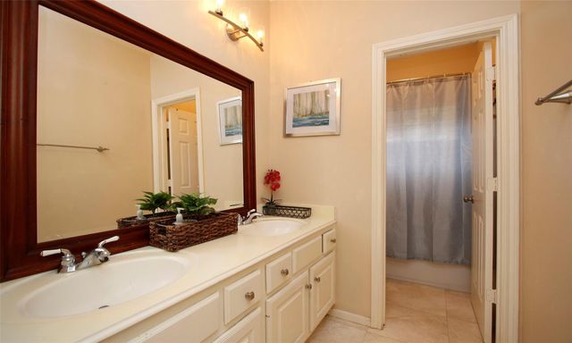 19 E Sunny Slope Circle, The Woodlands, TX 77381