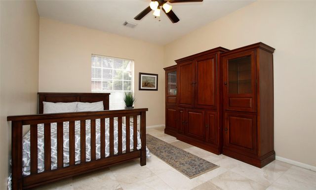 19 E Sunny Slope Circle, The Woodlands, TX 77381