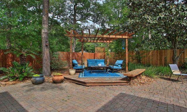 19 E Sunny Slope Circle, The Woodlands, TX 77381