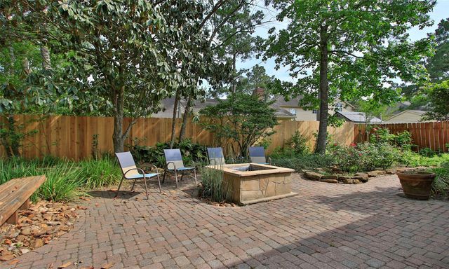 19 E Sunny Slope Circle, The Woodlands, TX 77381