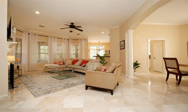 19 E Sunny Slope Circle, The Woodlands, TX 77381
