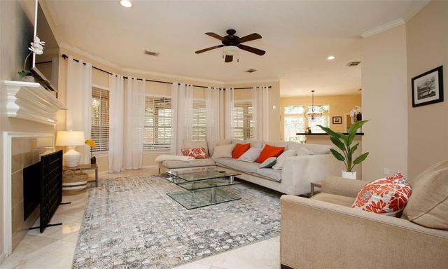 19 E Sunny Slope Circle, The Woodlands, TX 77381