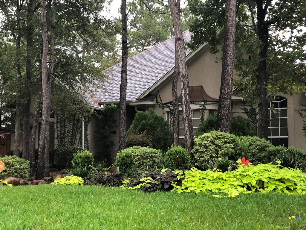 19 E Sunny Slope Circle, The Woodlands, TX 77381
