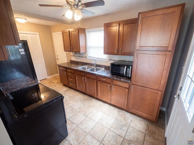 5618 SW 14th ST, Topeka, KS 66604