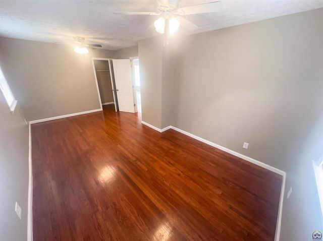 5618 SW 14th ST, Topeka, KS 66604