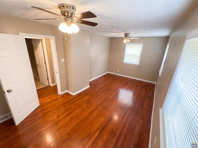 5618 SW 14th ST, Topeka, KS 66604
