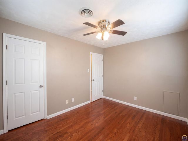 5618 SW 14th ST, Topeka, KS 66604