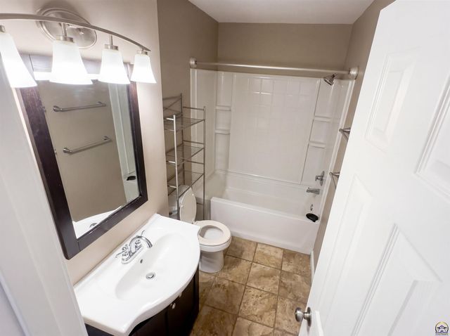 5618 SW 14th ST, Topeka, KS 66604