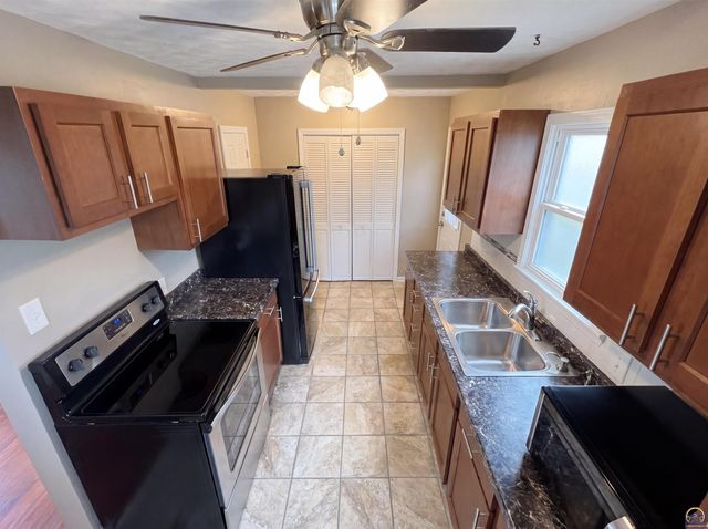 5618 SW 14th ST, Topeka, KS 66604