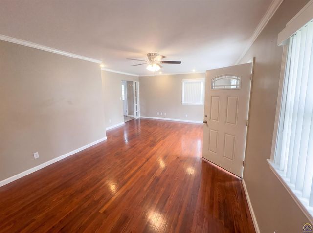 5618 SW 14th ST, Topeka, KS 66604
