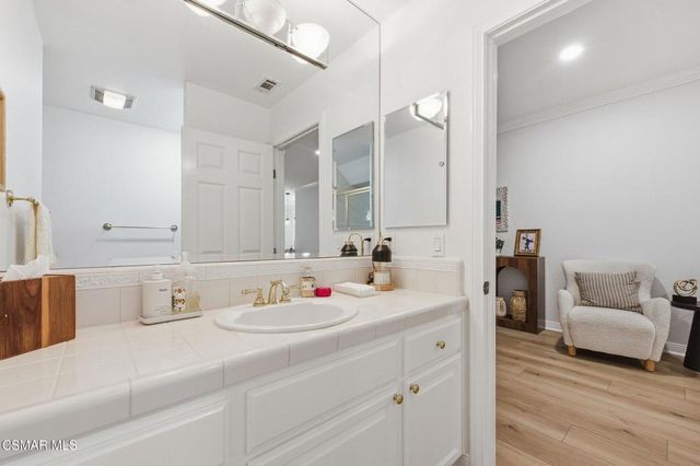 219 Baybrook Court, Lake Sherwood, CA 91361