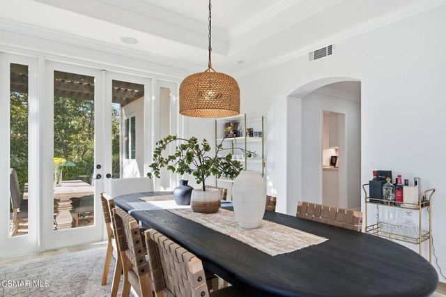 219 Baybrook Court, Lake Sherwood, CA 91361