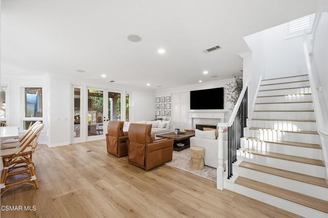 219 Baybrook Court, Lake Sherwood, CA 91361