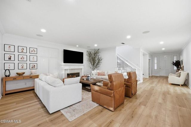 219 Baybrook Court, Lake Sherwood, CA 91361