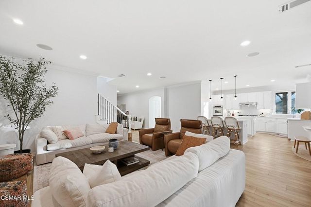 219 Baybrook Court, Lake Sherwood, CA 91361