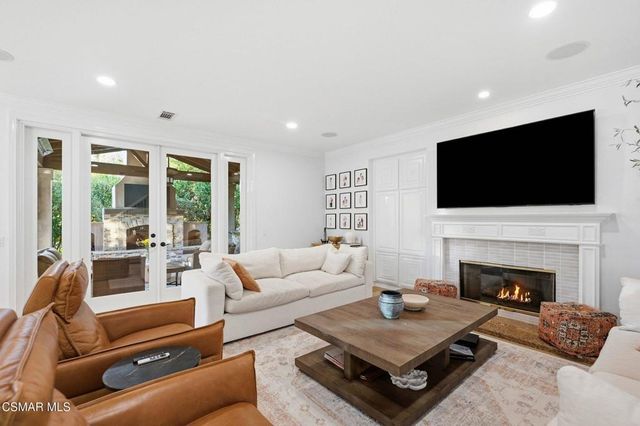 219 Baybrook Court, Lake Sherwood, CA 91361