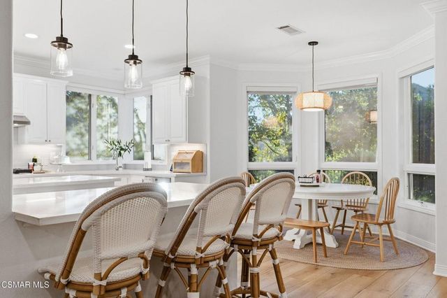 219 Baybrook Court, Lake Sherwood, CA 91361