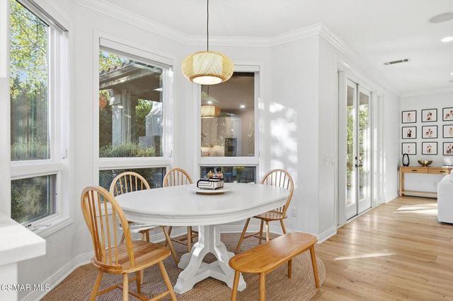 219 Baybrook Court, Lake Sherwood, CA 91361