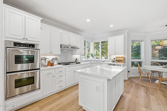 219 Baybrook Court, Lake Sherwood, CA 91361