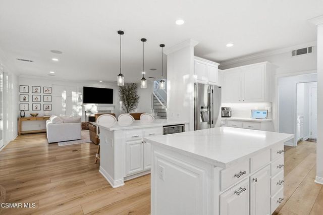 219 Baybrook Court, Lake Sherwood, CA 91361