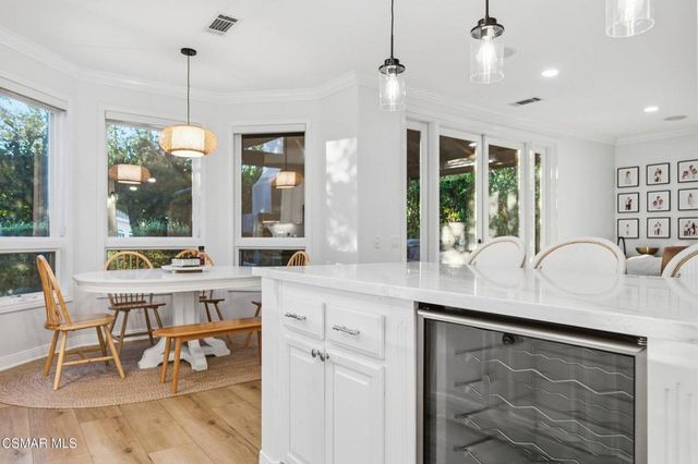 219 Baybrook Court, Lake Sherwood, CA 91361