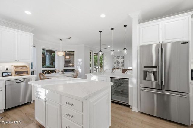 219 Baybrook Court, Lake Sherwood, CA 91361