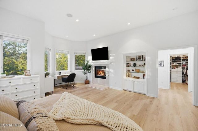 219 Baybrook Court, Lake Sherwood, CA 91361